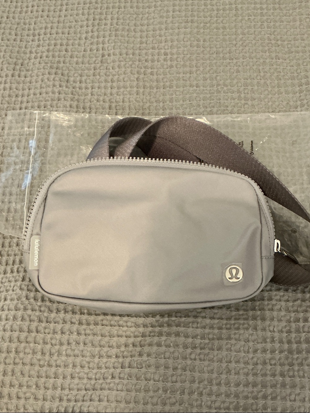 lululemon Everywhere Belt Bag 1L NWOT Gray